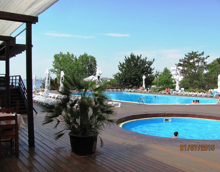 poze piscine hotel caslifornia